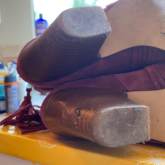 Boots - Picture 5 of 8